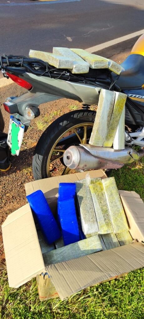 Homem é preso transportando mais de 30 quilos de maconha em motocicleta na PR-364, em Terra Roxa