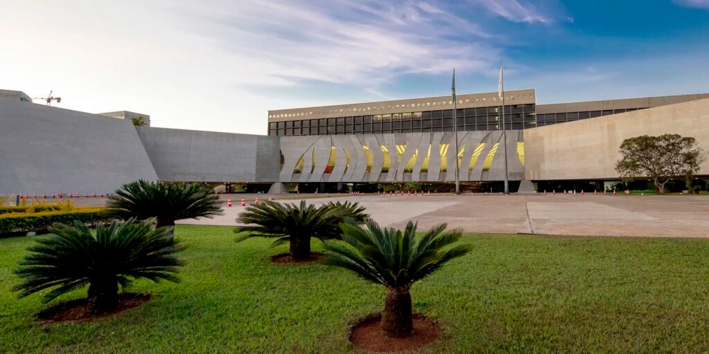 STJ suspende operações da Refinaria de Manguinhos, no Rio