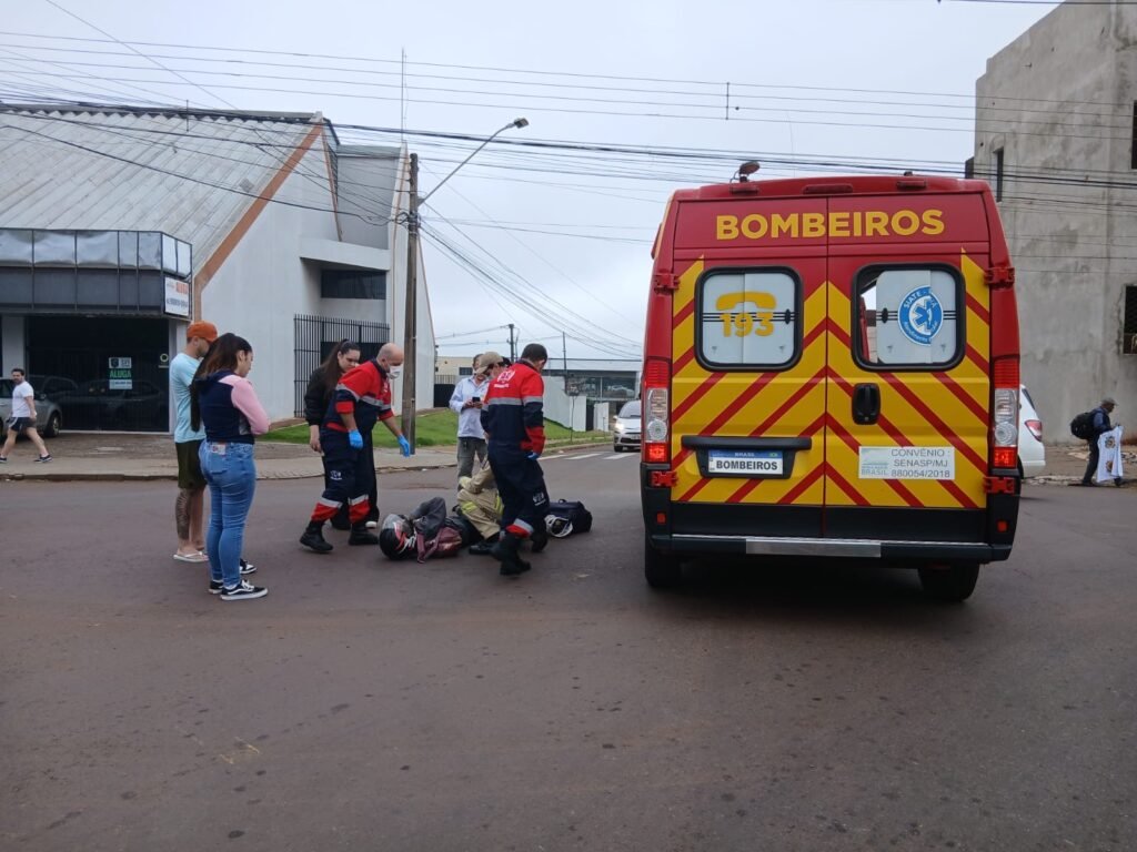 Motociclista fica ferido em colisão entre moto e caminhonete em Cascavel