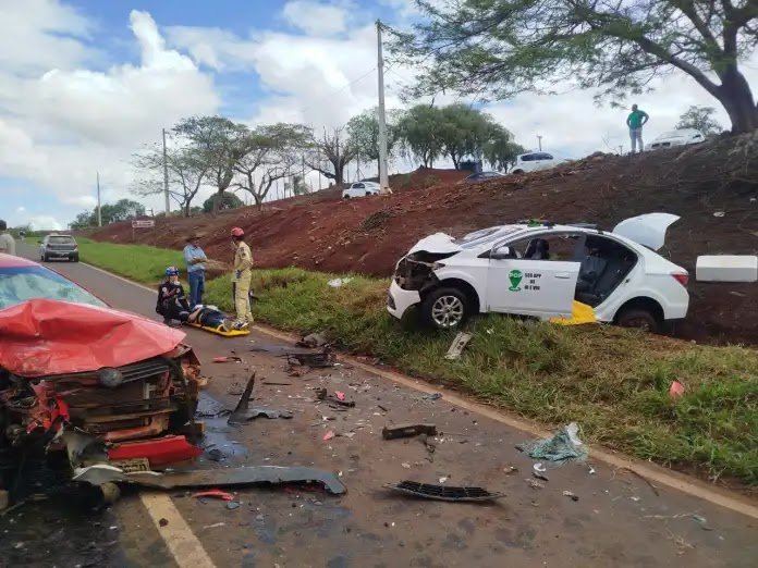 Motorista de aplicativo morre em grave acidente na PR-466; outras três pessoas ficaram feridas