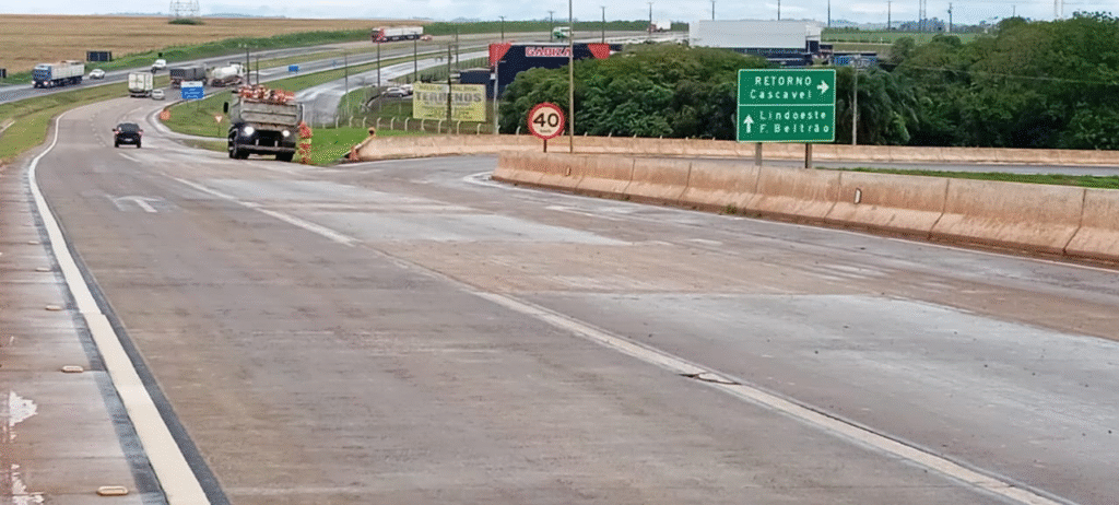 Após recuperação do pavimento, EPR Iguaçu libera tráfego na alça do viaduto que interliga as BRs 163 e 277, em Cascavel