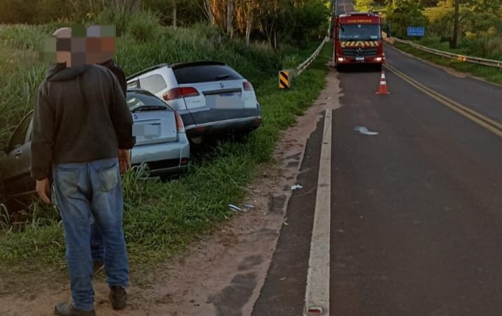 Colisão entre dois veículos deixa homem ferido na PR-490, em Altônia
