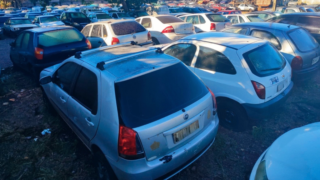 Leilão com 196 veículos e 74 sucatas abre visitação aos itens nesta quinta-feira (30), em Cascavel