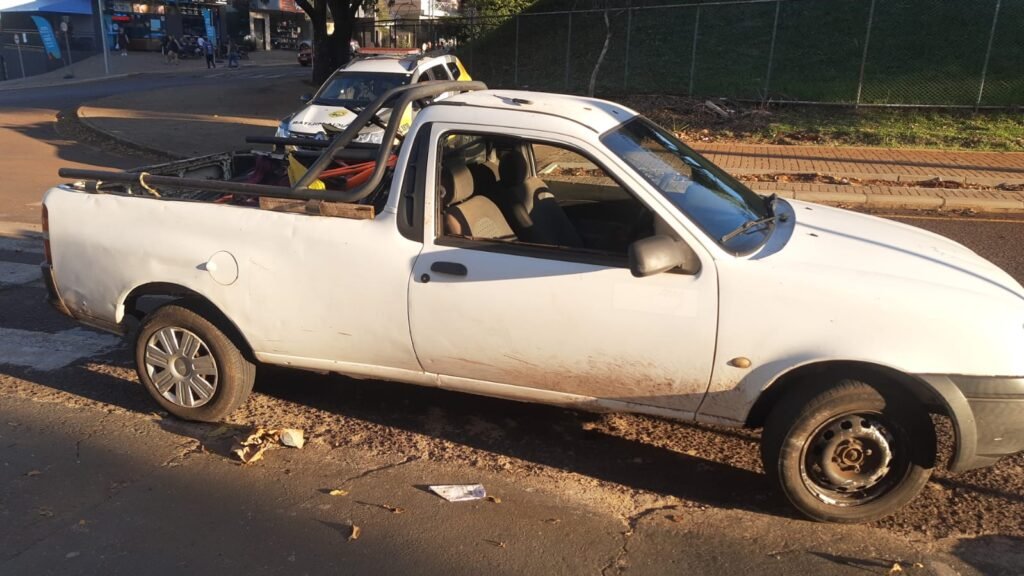 Três são presos com Courier furtada e carregada com bicicletas