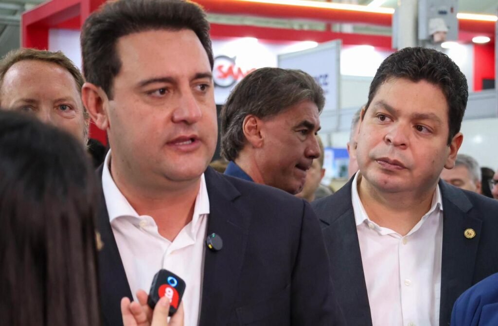 Ratinho Junior e Gugu Bueno destacam força do agro paranaense na abertura da AveSui 2025 em Cascavel
