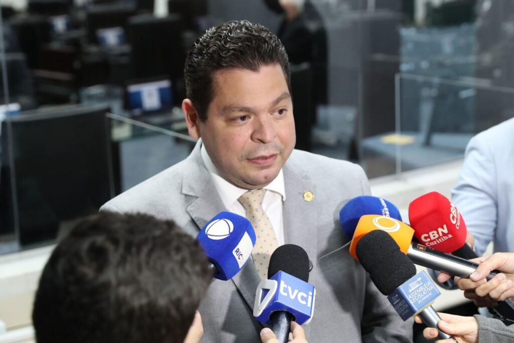 CNH Social e Regulariza Paraná são aprovados na Alep e vão beneficiar milhares de paranaenses, destaca Gugu Bueno