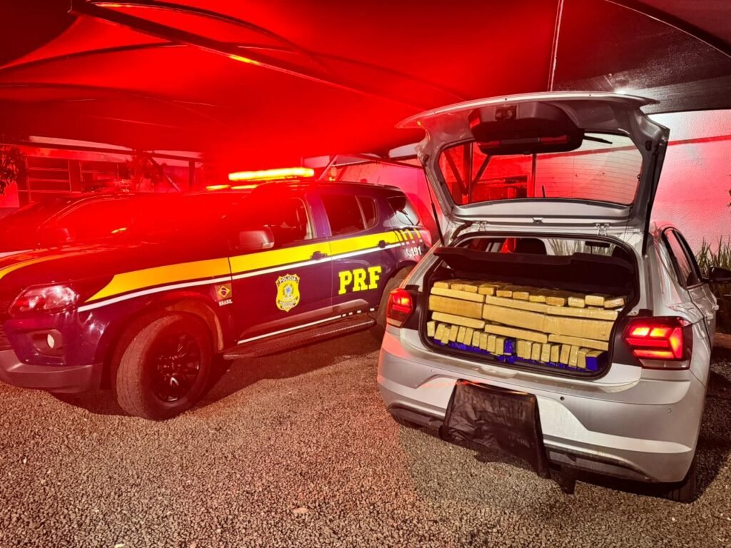 Mais de 420 quilos de maconha são apreendidos em carro roubado em São Miguel do Iguaçu