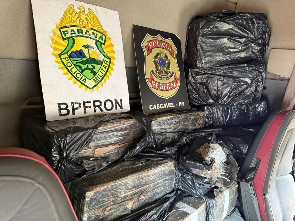 PF e BPFRON apreendem caminhão carregado com maconha em Cascavel