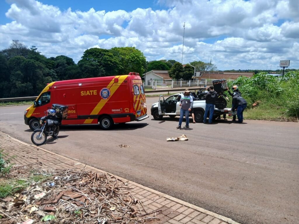 Motoboy sofre acidente ao fazer conversão e fica ferido em Cascavel