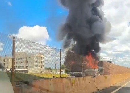Ônibus pega fogo na BR-277