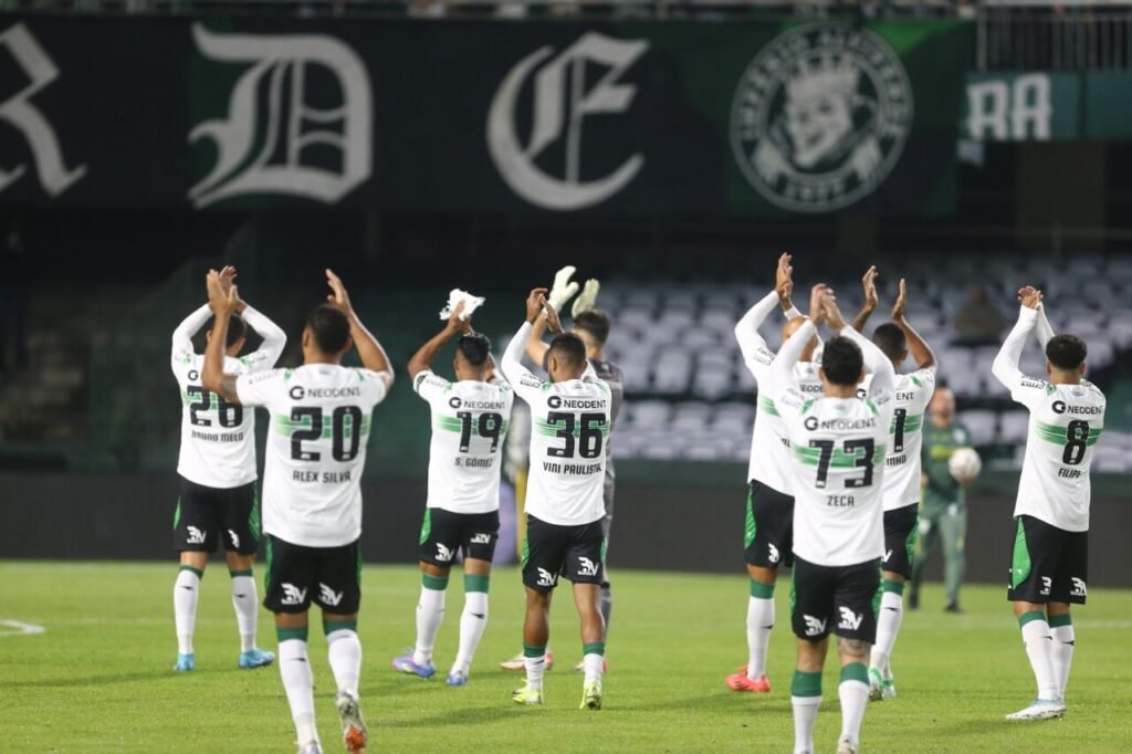 Seleção provisória da Série B tem 3 do Coritiba e 1 do Athletico