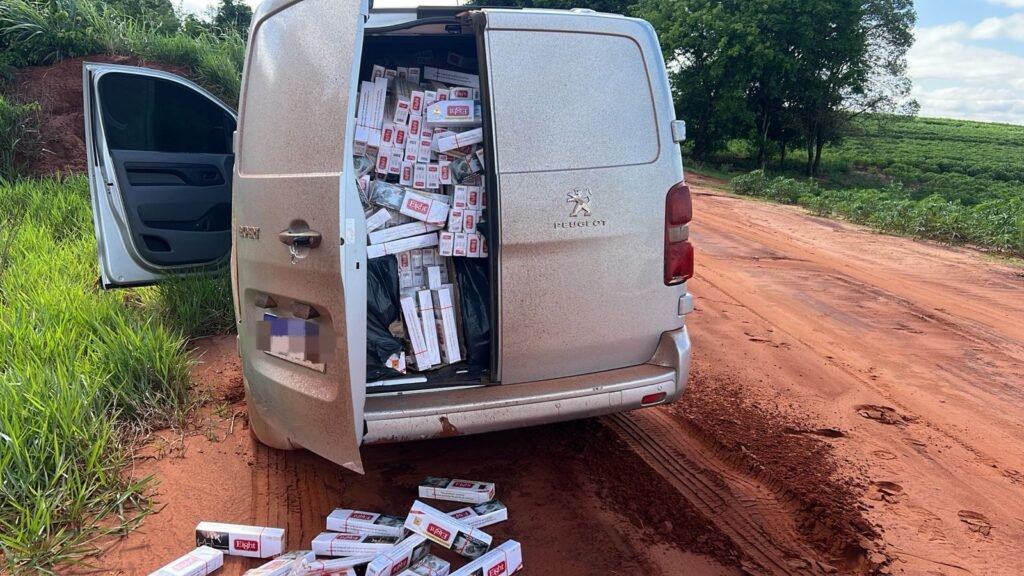 Polícia Rodoviária recupera veículo furtado e apreende mais de 3 mil pacotes de cigarros em Pérola
