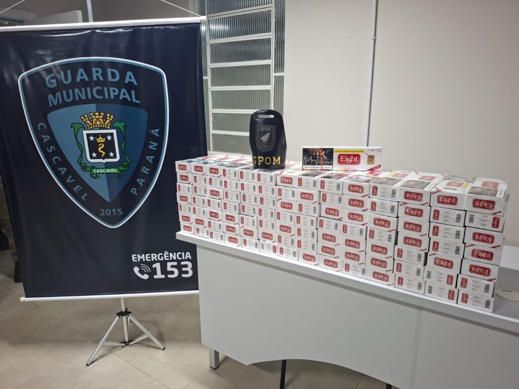 Homem é flagrado com malas de cigarros contrabandeados na Rodoviária de Cascavel