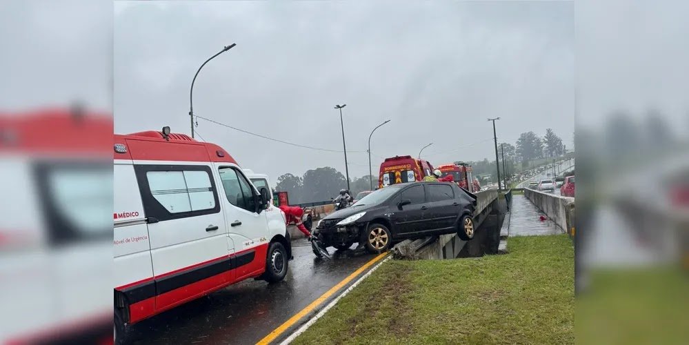 Motorista morre após colidir contra mureta de viaduto em Ponta Grossa