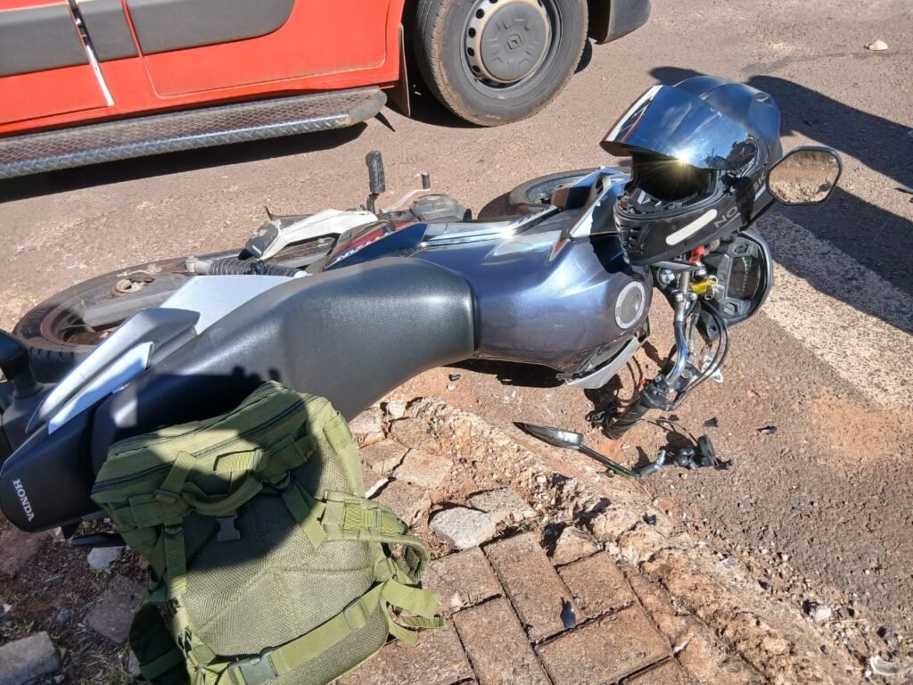Motociclista fica ferido em colisão entre Honda CG e HB20 em Cascavel