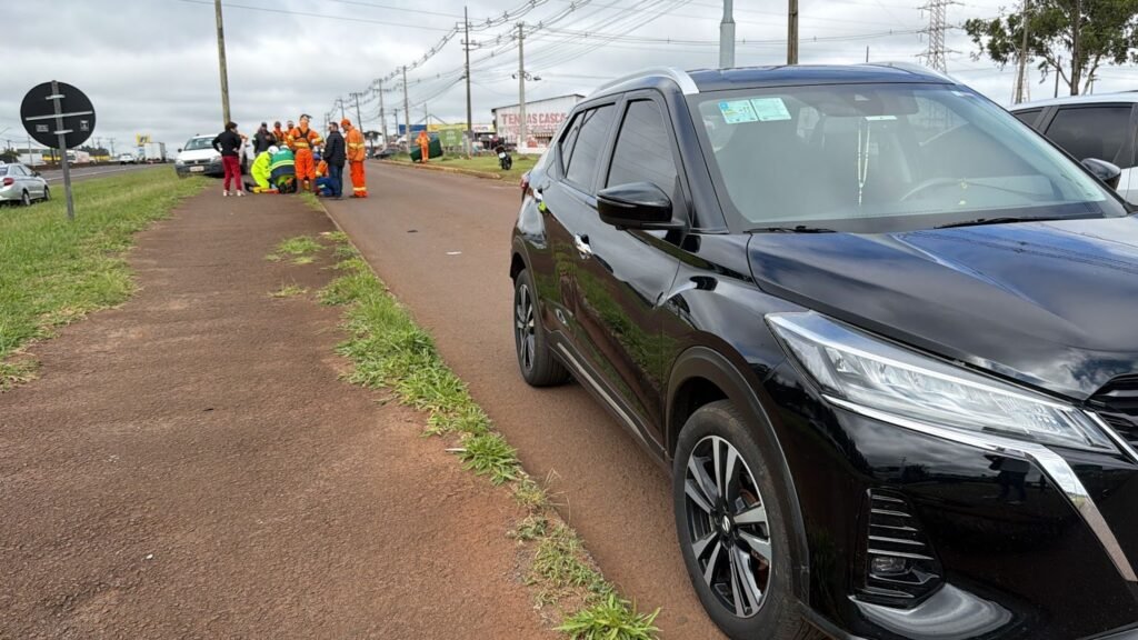 Trabalhador da Ambiental tem pé atingido por nissan kicks na marginal da br-277