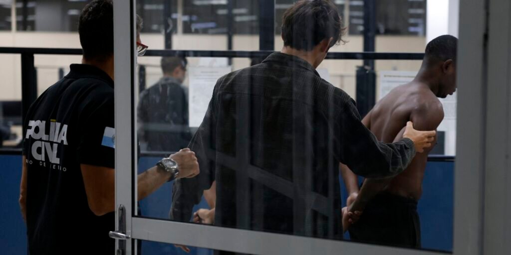 Ministros farão reunião de emergência com Castro nesta quarta-feira