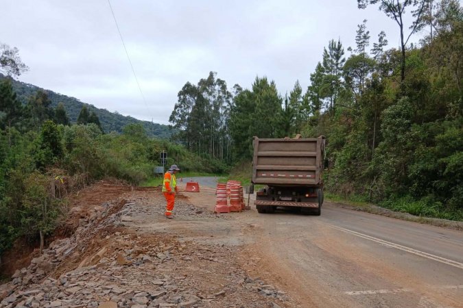 DER/PR inicia recuperação de rodovia danificada pelas chuvas em Bituruna