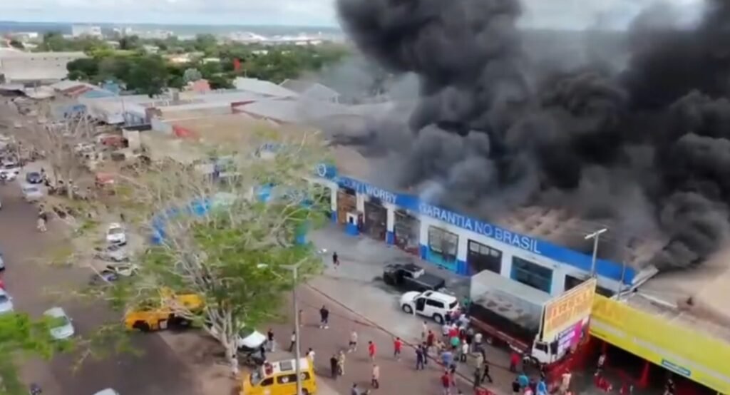 Incêndio de grandes proporções atinge loja no Salto del Guairá no Paraguai e destrói milhares de produtos