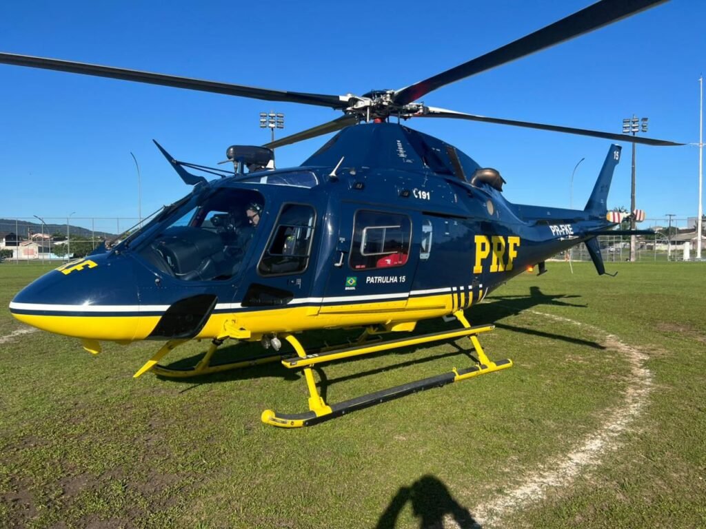 PRF realiza transporte aeromédico de paciente com suspeita de infarto no litoral do Paraná