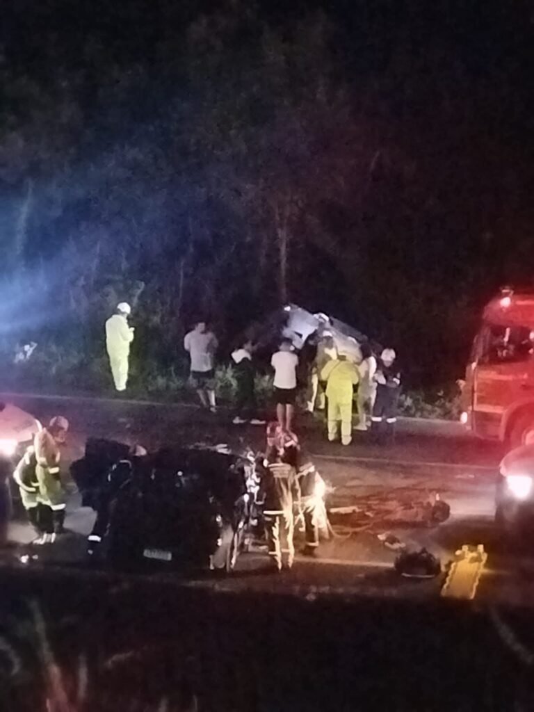 Colisão frontal no Contorno Norte mata passageira e deixa rodovia totalmente interditada