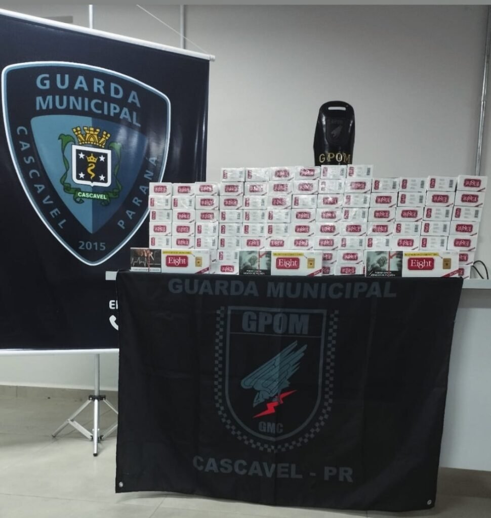 Mulher é flagrada com 100 maços de cigarro contrabandeado na rodoviária de Cascavel