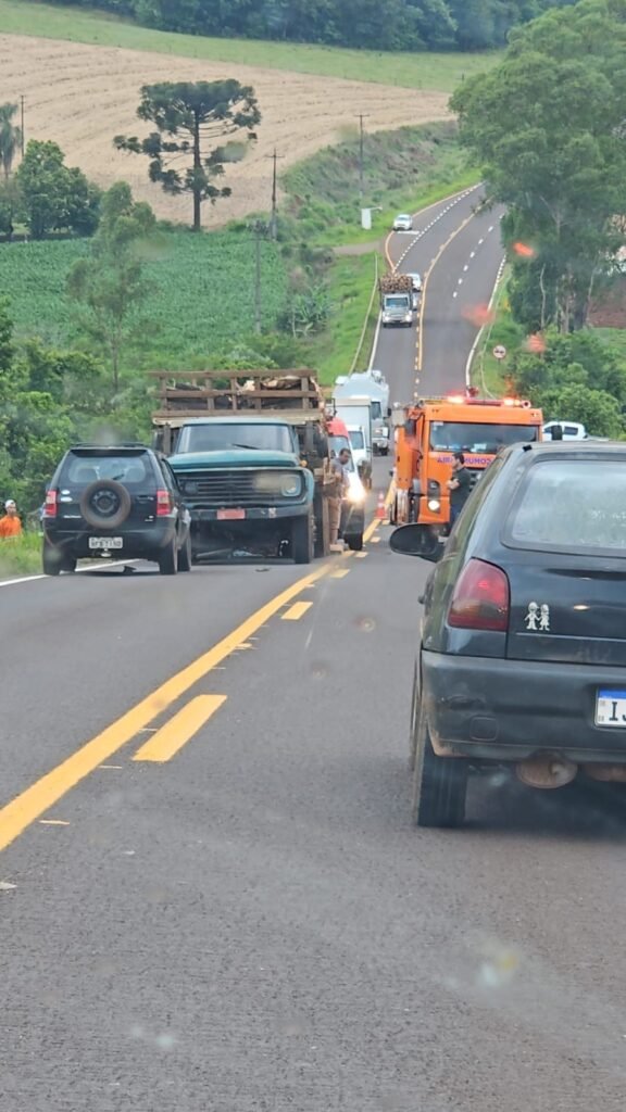 Grave acidente entre caminhão e carro é registrado na Serra do Casola, em Planalto