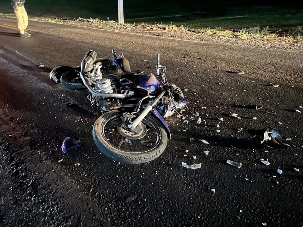 Motociclista morre após colidir contra retroescavadeira na PR-281, em Santa Izabel do Oeste