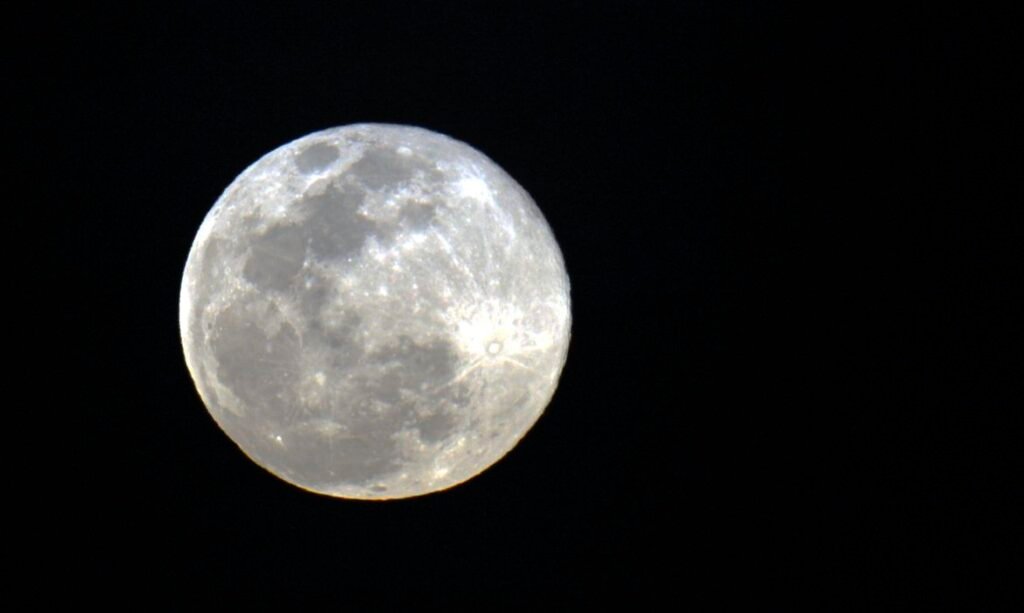 Segunda superlua do ano poderá ser vista no Brasil por 3 dias
