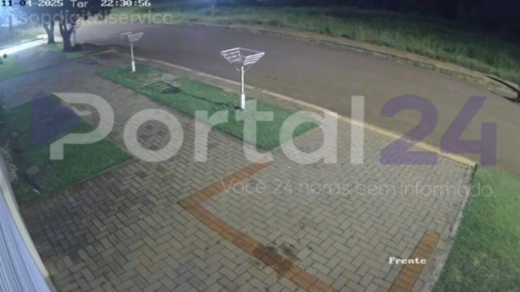 Câmera flagra ataque de cães no bairro Tropical; vítima foi socorrida por motorista