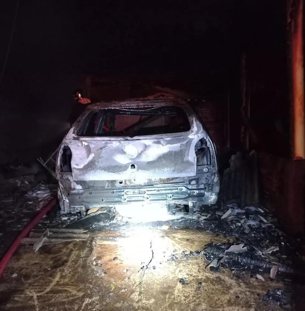 Homem toca fogo na casa da ex por não aceitar fim do relacionamento