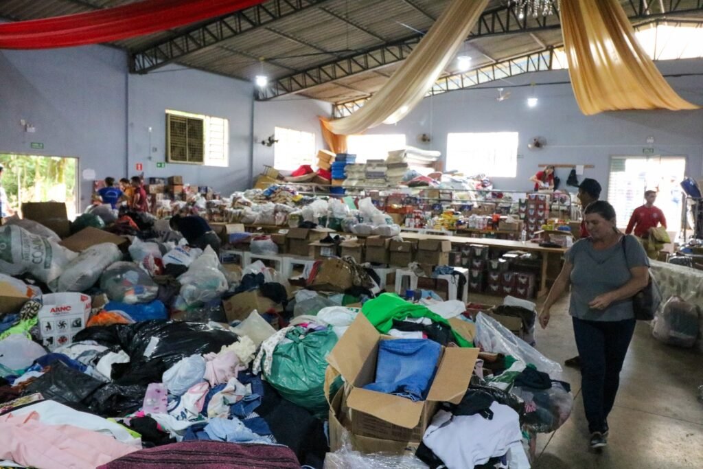 Após Estado arrecadar 248 toneladas, campanha para Rio Bonito do Iguaçu se volta aos materiais de construção