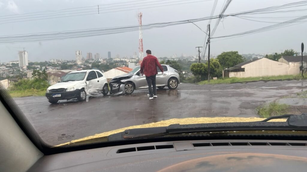 Acidente de trânsito é registrado no bairro Santa Cruz, em Cascavel