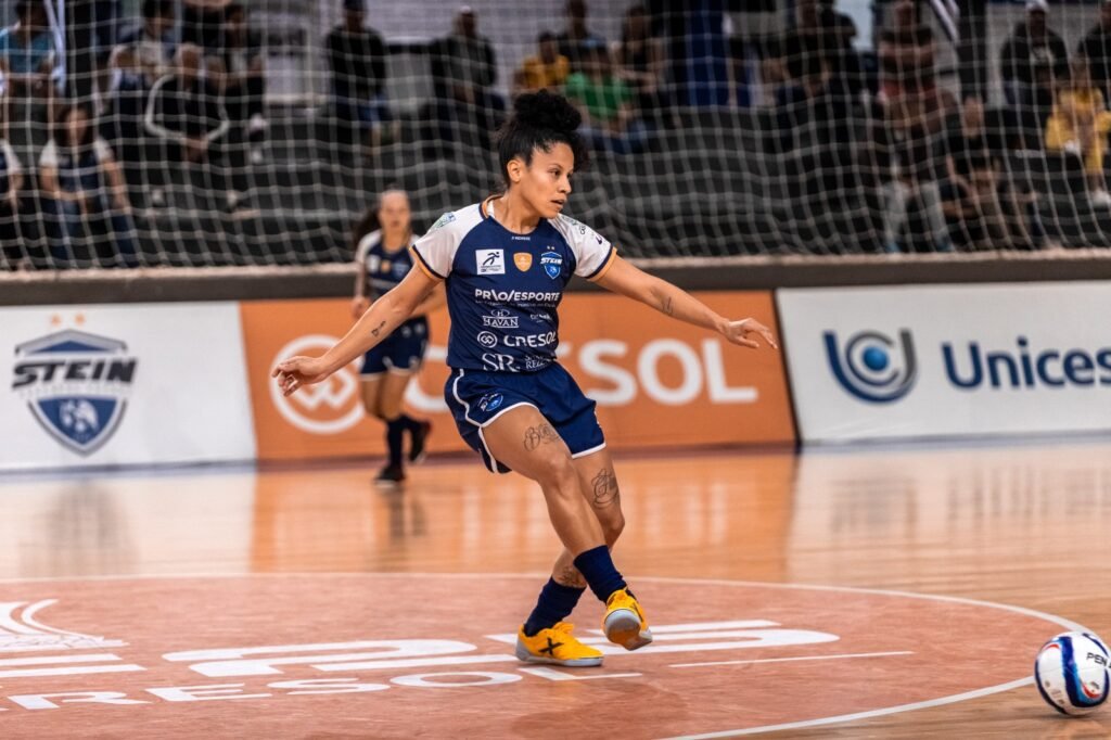 Stein Cascavel enfrenta o Londrina pelo jogo de ida da semifinal do Campeonato Paranaense