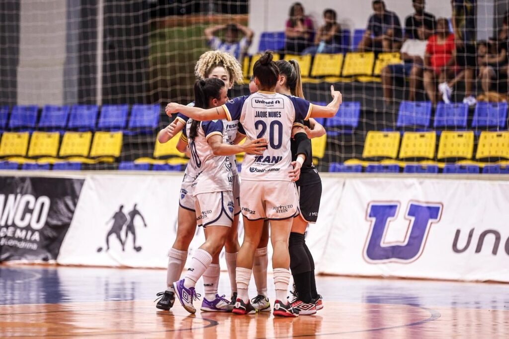 Stein Cascavel vence Londrina por 3 a 0 e larga na frente na semifinal do Paranaense