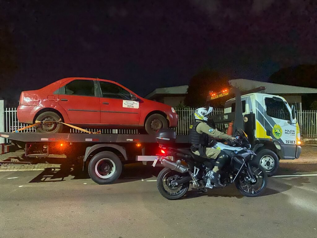 Em fiscalização de trânsito, PM prende homem por embriaguez e apreende drogas