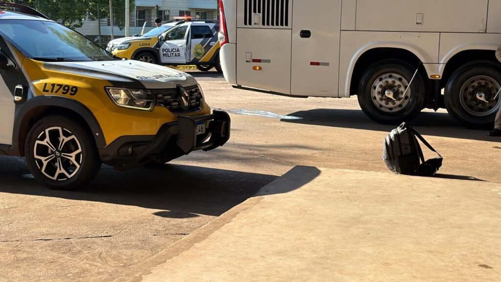 Homem encontrado morto dentro de ônibus é identificado