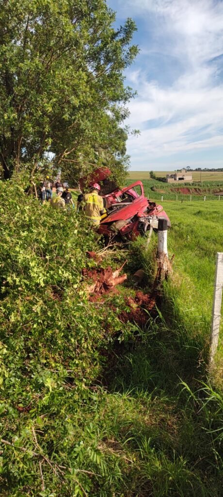 Capotamento é registrado na PR-488; ao menos uma pessoa morreu