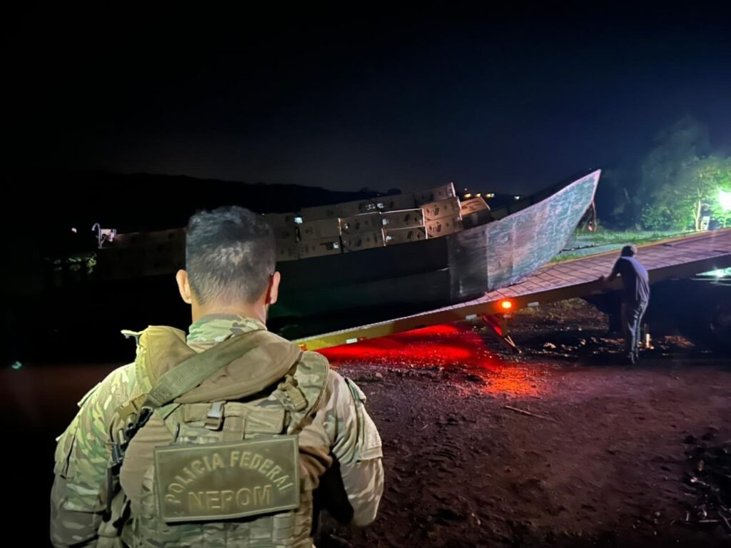 POLÍCIA FEDERAL e BPFRON realizam grande apreensão de cigarros paraguaios e prendem um homem