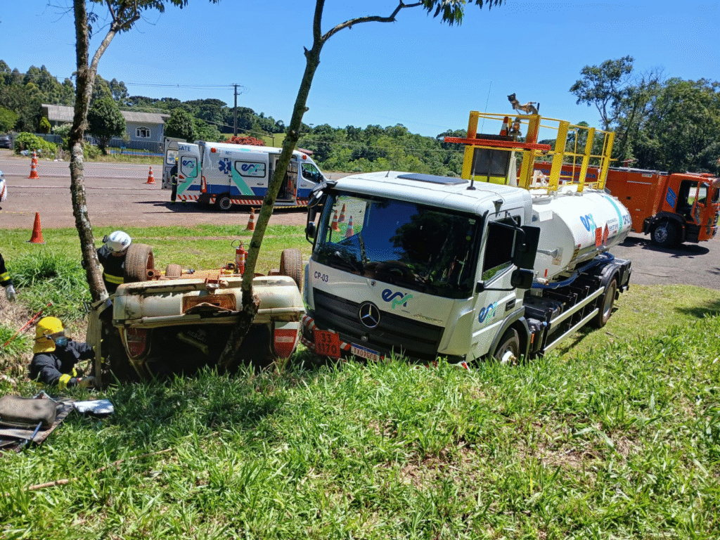 EPR Iguaçu, Corpo de Bombeiros e PRF realizam simulado de atendimento a acidente com carga de produtos perigosos
