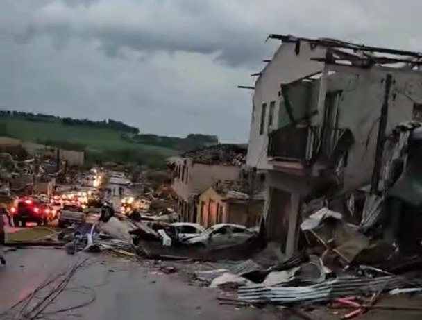 Temporal causa destruição em Rio Bonito do Iguaçu; há registros de feridos e possível óbito