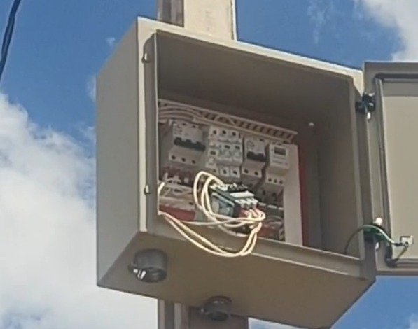 Furto de fiação deixa moradores sem luz na Avenida Piquiri, em Cascavel