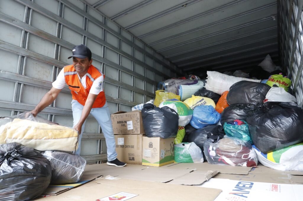 Cascavel já arrecadou quase 80 toneladas em doações para famílias atingidas pelo tornado em Rio Bonito