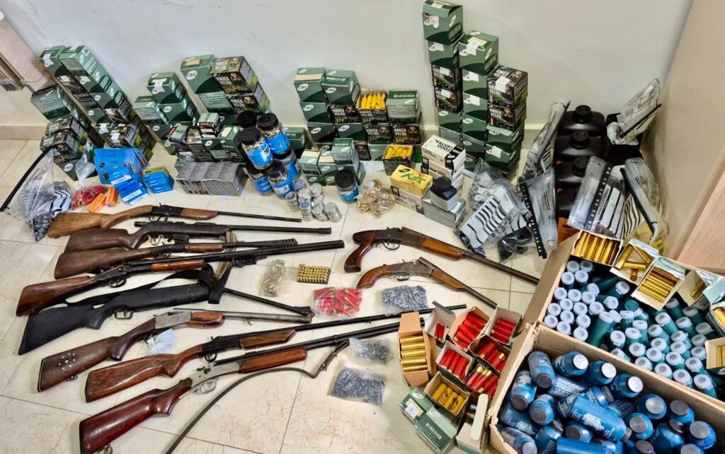 Polícia Civil deflagra Operação Arsenal e prende dois suspeitos por comércio ilegal de armas, munições e agrotóxicos em Ipiranga