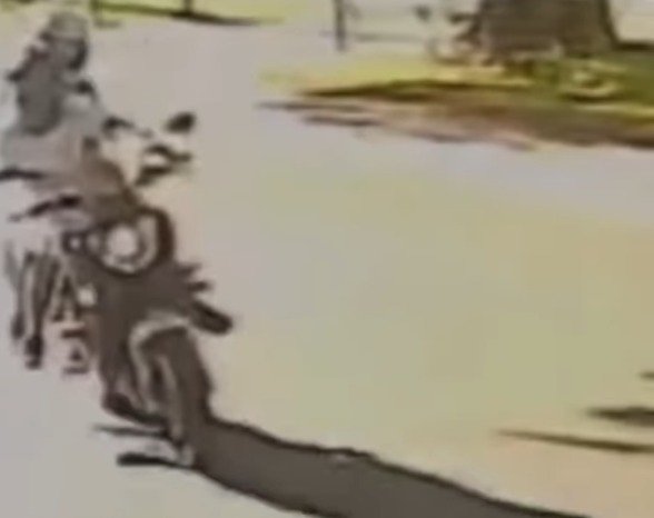 Casal morre após motociclista perder o controle durante manobra e colidir contra poste na Avenida Brasil, em Maringá