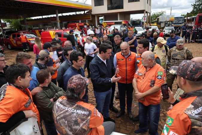 Em Rio Bonito do Iguaçu, Ratinho Junior anuncia força-tarefa para reconstrução das casas