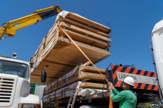 Estado envia casas pré-fabricadas para moradores atingidos por tornado em Rio Bonito do Iguaçu