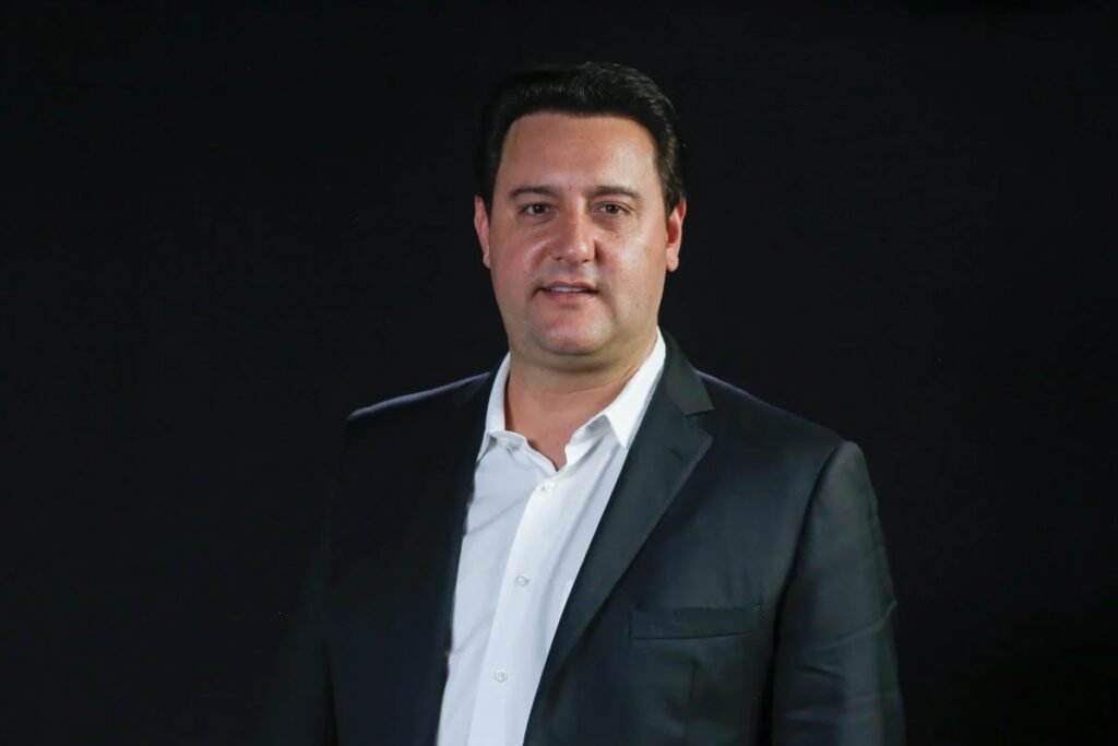 Ratinho Junior ultrapassa Lula e lidera pesquisa nacional para 2026