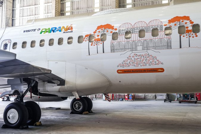 Jardim Botânico de Curitiba e araucária: símbolos turísticos do Paraná ilustram avião da Gol