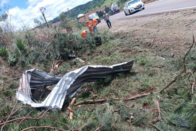 DER já restabeleceu a trafegabilidade das rodovias do Paraná após tornados